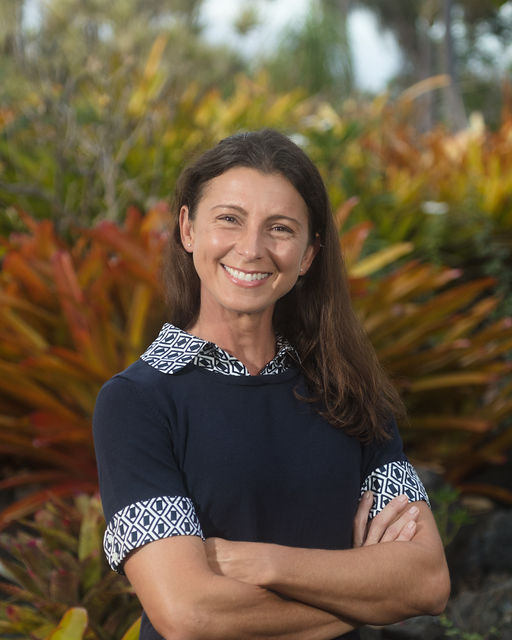 Annet Sumi, physical therapist, smiling outdoors in Kona